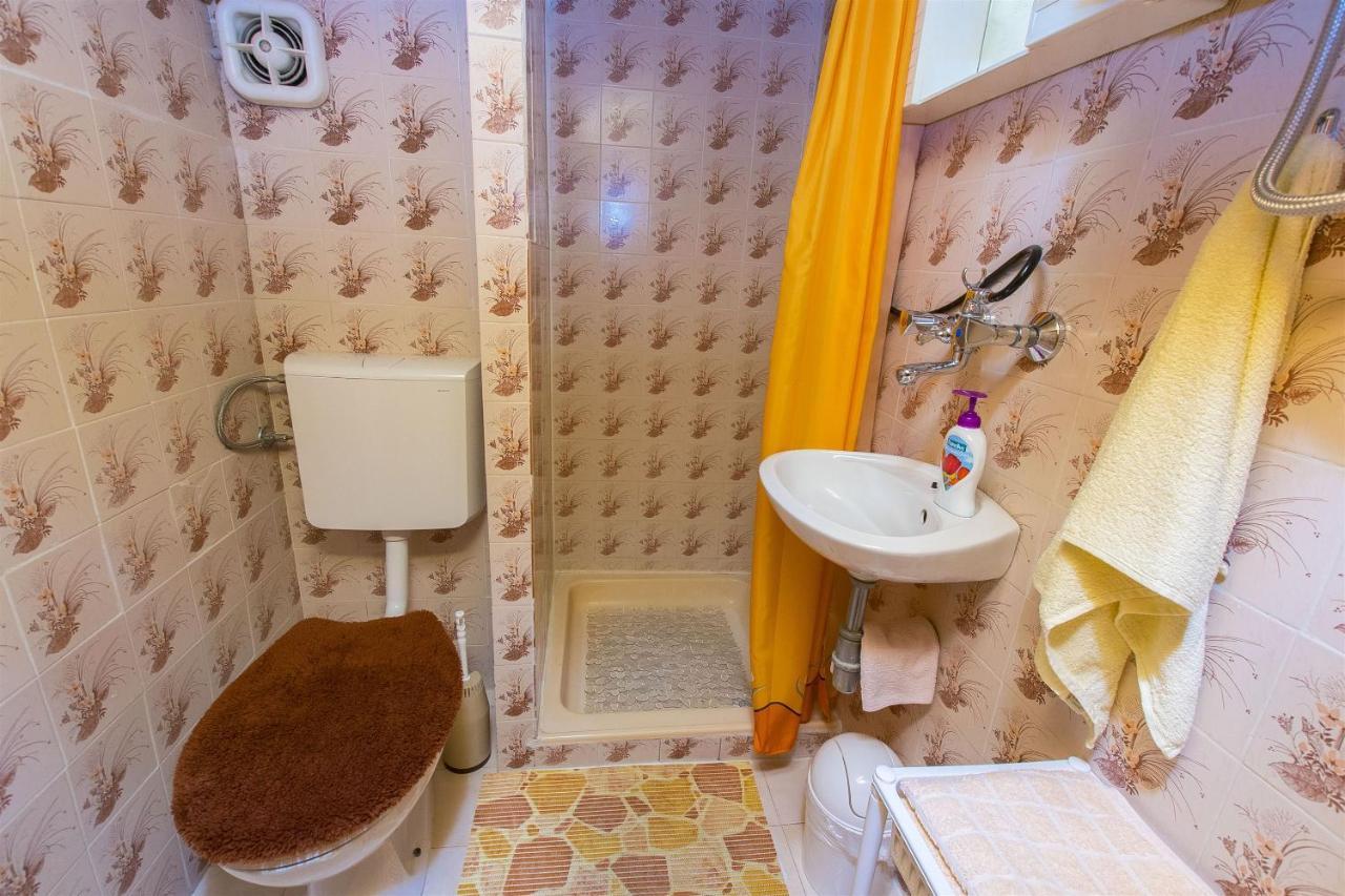 Apartments Pavlina Starigrad Paklenica Exterior foto